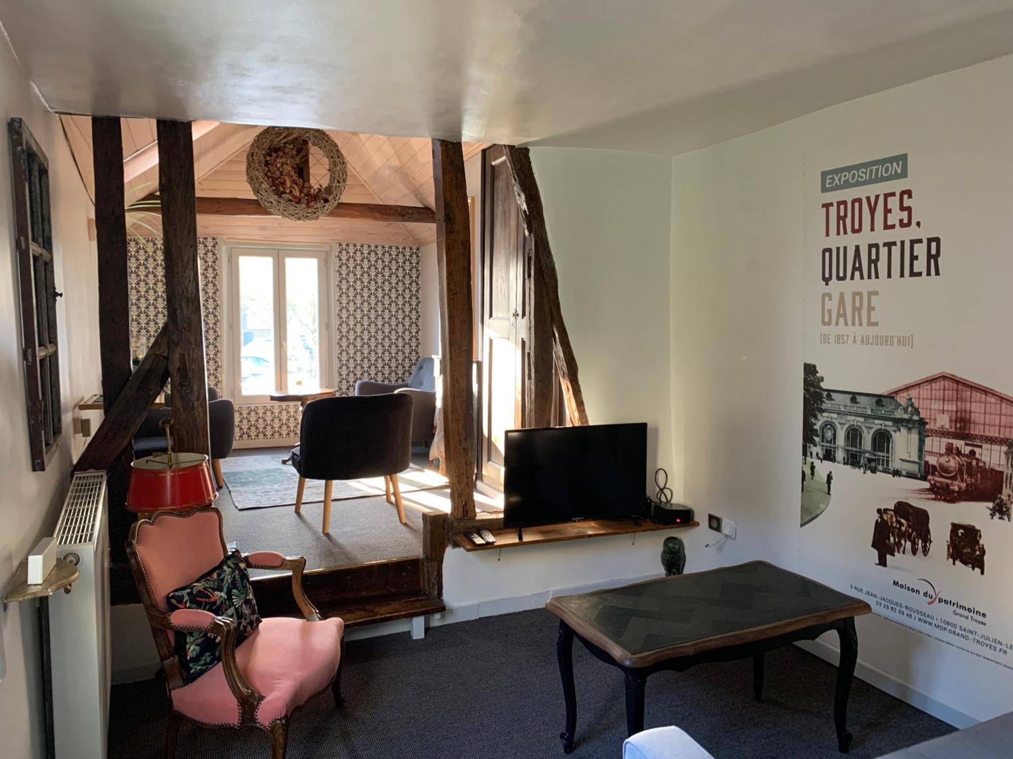Duplex La Maisonnette 1 Chambre - Parking Gratuit Troyes Buitenkant foto